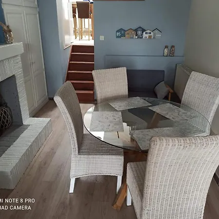 L'anse Rouge, Vue Sur Le Port