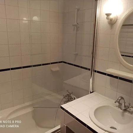 L'anse Rouge, Vue Sur Le Port